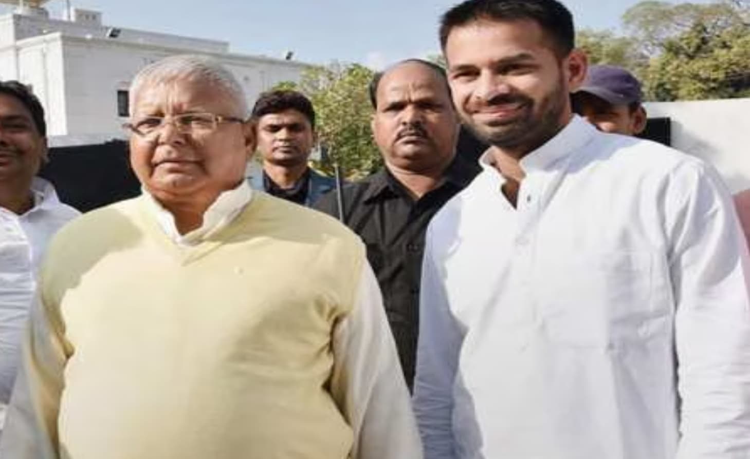 छपरा मेयर चुनाव में लालू यादव और तेज प्रताप की अपील हुए फेल, भगवा समर्थक कार्यकर्ता ने मारी बाजी