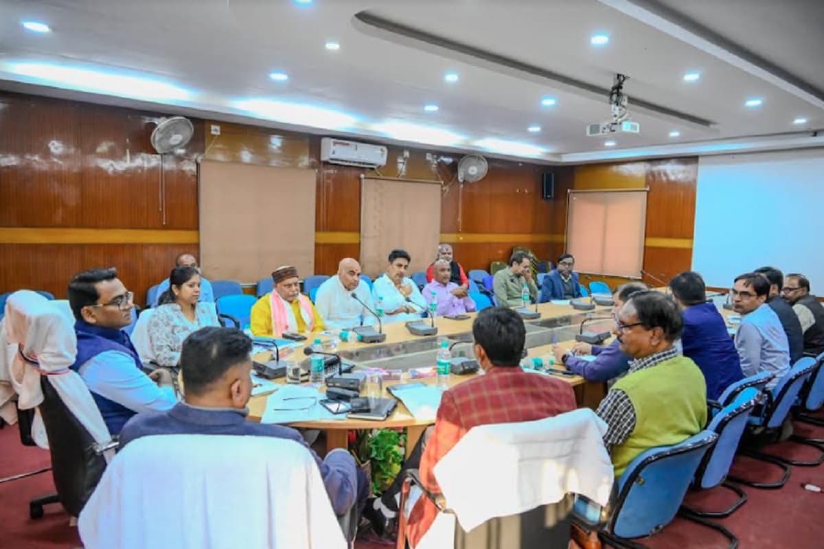 शिवरात्रि को लेकर देवघर डीसी ने अधिकारियों को दिया खास निर्देश, पूर्व निर्धारित रूट से ही निकलेगी शिव बारात