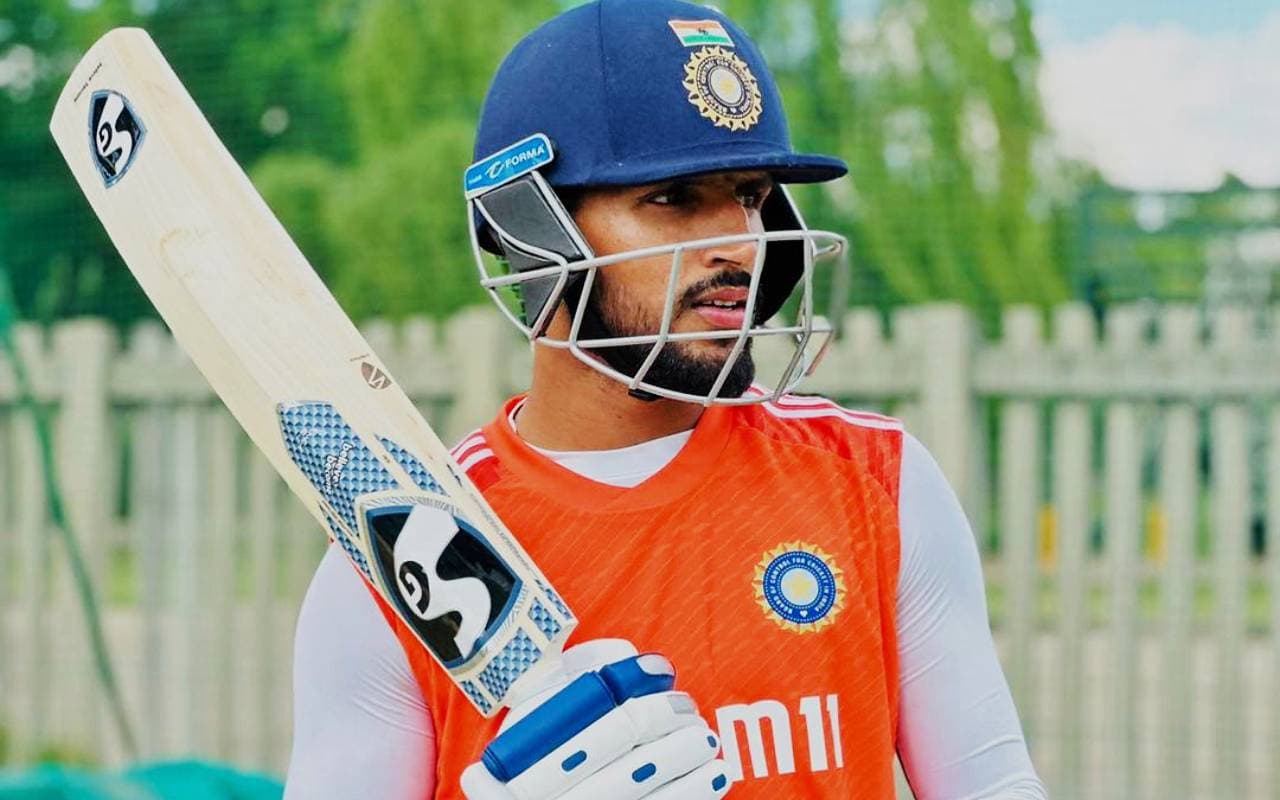 ध्रुव जुरेल की टीम इंडिया में एंट्री, बैट के लिए मां ने बेच दी सोने की चेन, पिता ने लिया उधार, संघर्ष की कहानी