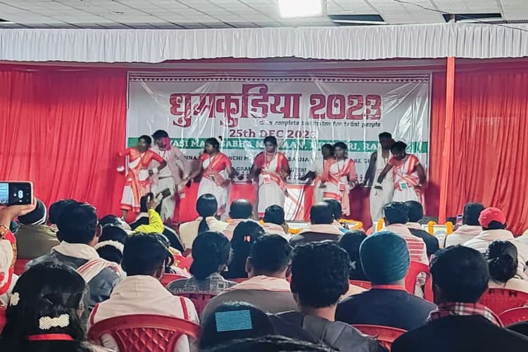 झारखंड: धुमकुड़िया-2023 में साहित्यकार जोबा मुर्मू ने महादेव टोप्पो को बताया आदिवासी साहित्य का जनक