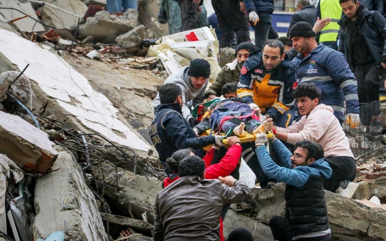 Turkey Earthquake: भूकंप से मरने वालों की संख्या बढ़कर 5,000 हुई, भारत समेत दुनिया भर से पहुंच रही मदद