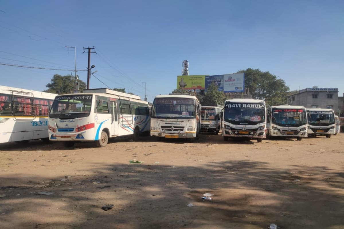 झारखंड: ड्राइवरों की राष्ट्रव्यापी हड़ताल से सड़कों पर पसरा सन्नाटा, यात्री परेशान, इस कानून का कर रहे विरोध