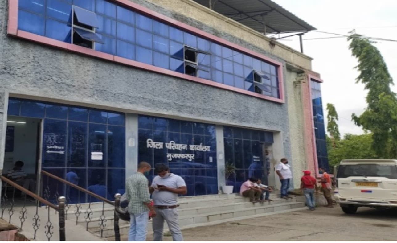 सावधान! 80 रुपये बचाने के चक्कर में कहीं कट न जाए 10 हजार का चालान, बिहार में नियम उल्लंघन करने वाले वाहनों पर सख्ती