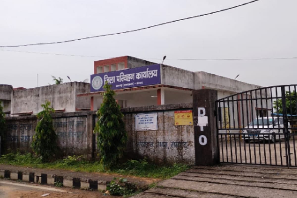रांची के DTO कार्यालय में अधिकारी-कर्मचारियों की भारी कमी, लोगों के काम में हो रहा विलंब