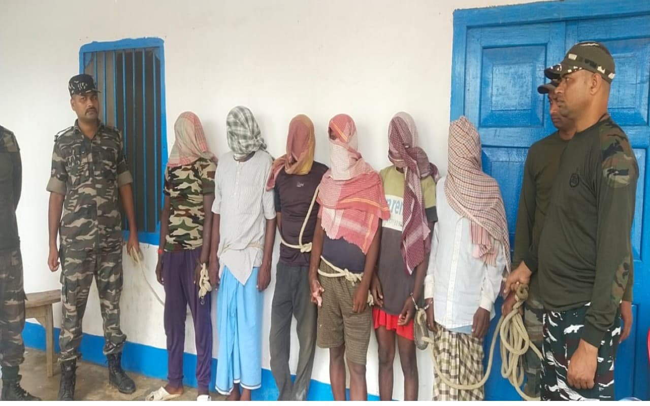 दुमका में डायन बिसाही का आरोप लगा पिटाई करने वाले आरोपियों को पुलिस ने किया गिरफ्तार