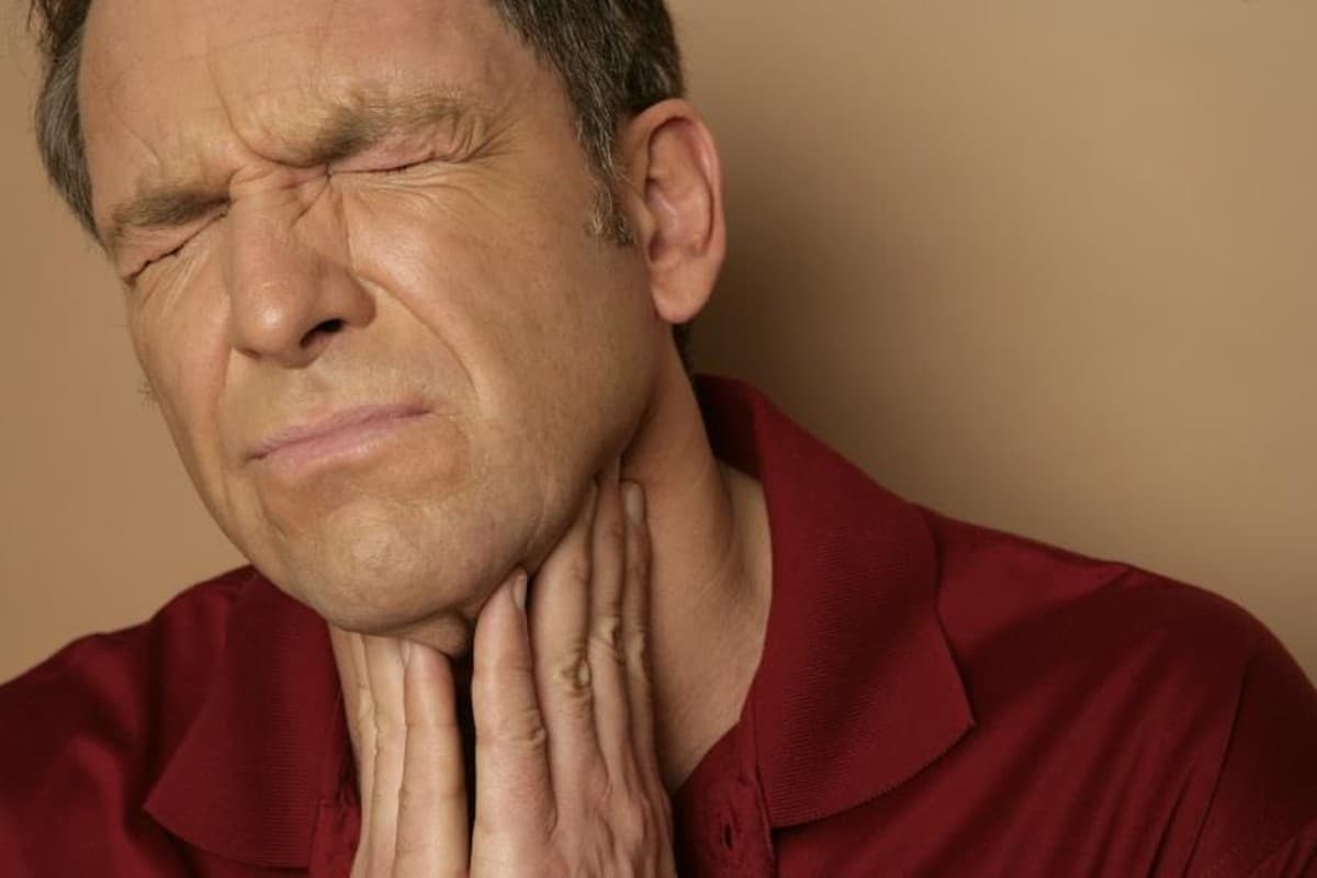 Home Remedies For Sore Throat: गले में खराश से हैं परेशान तो करें ये घरेलू उपाय
