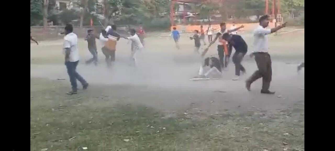 Kanpur : क्रिकेट के मैदान पर छिड़ी जंग, RSS कार्यकर्ताओं और छात्रों के बीच खूब चले लाठी डंडे, केस दर्ज