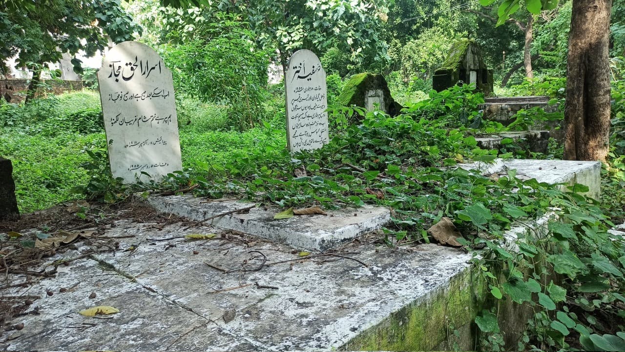 जयंती पर जिनकी शायरी सोशल मीडिया पर वायरल रही, उनकी कब्र को संवारना क्यों भूले ‘जिम्मेदार’?