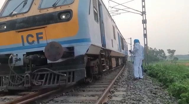 कटिहार डिवीजन के हरिश्चंद्रपुर स्टेशन के पास पटरी से उतरी पैसेंजर ट्रेन, हादसे में सारे यात्री सुरक्षित