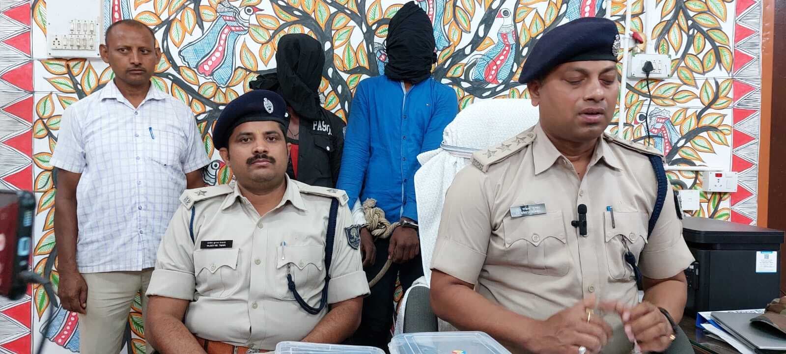 जमुई पुलिस को मिली बड़ी सफलता, अलग-अलग जगहों से हथियार के साथ 2 गिरफ्तार, बड़ी घटना को देने वाले थे अंजाम