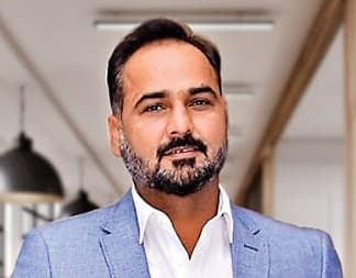 धोनी ग्लोबल स्कूल के नाम पर मिहिर पर अहमदाबाद में भी केस