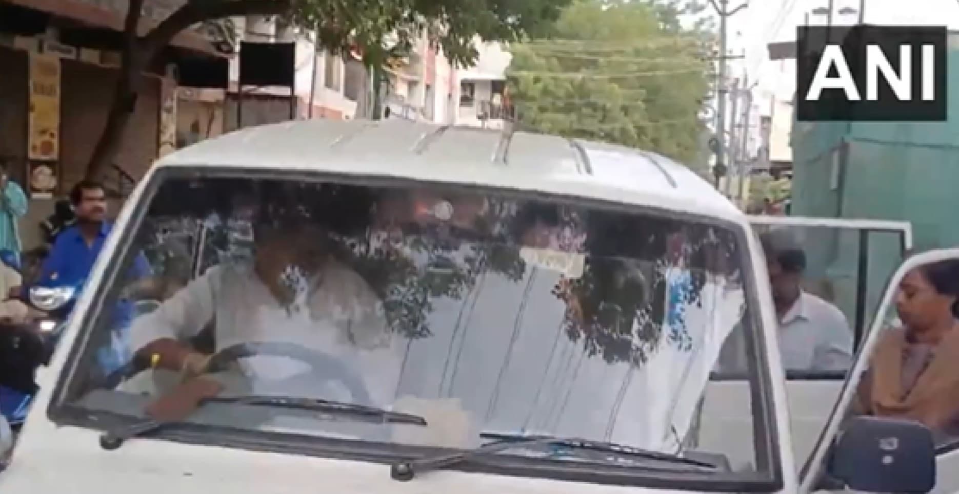 तमिलनाडु में ईडी अधिकारी को रिश्वत लेते ‘रंगे हाथ’ पकड़ा गया