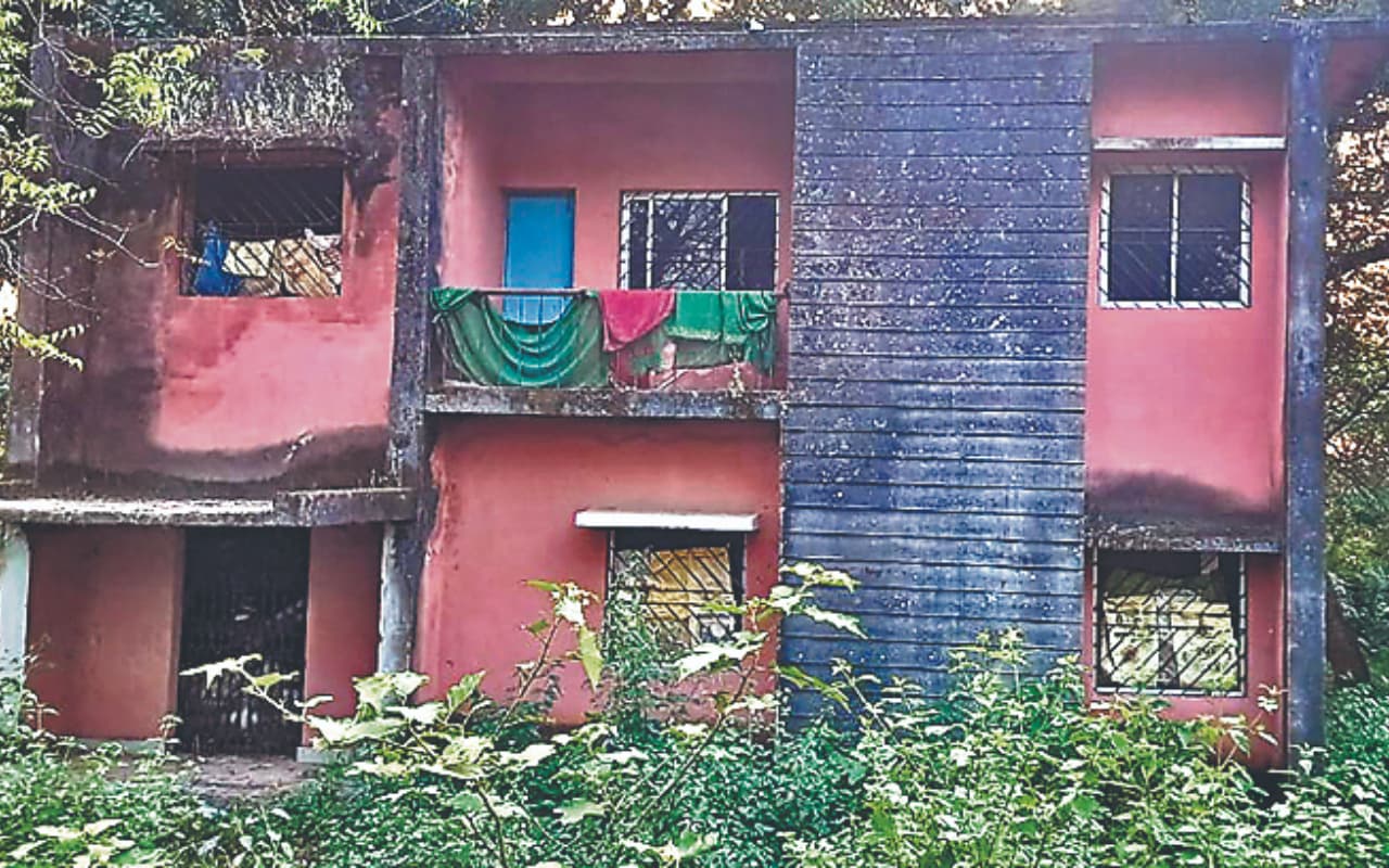 खूंटी : भवनों के निर्माण में बह गयी सरकारी राशि, वर्षों बाद भी नहीं हो पाया उपयोग