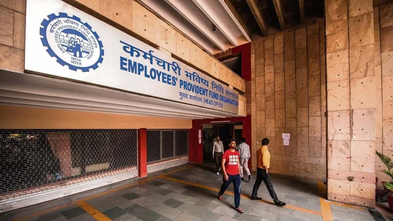 EPFO: आधार कार्ड पर दर्ज जन्म तिथि नहीं होगी मान्य, ईपीएफओ ने किया बड़ा अपडेट, देखें वैध दस्तावेजों की लिस्ट