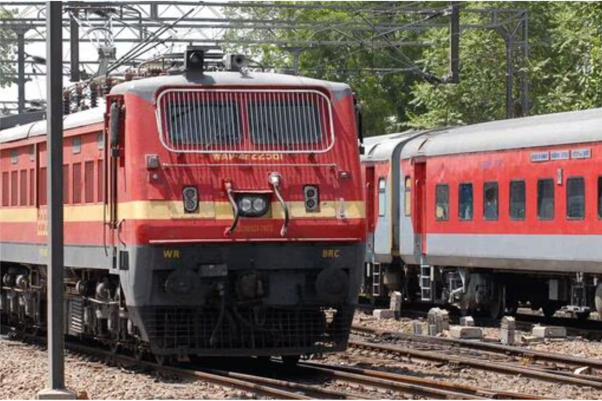 Train news : सफर के दौरन अगर ट्रेन में तबीयत हो जाये खराब तो ऐसे रेलवे आपकी करेगा मदद…