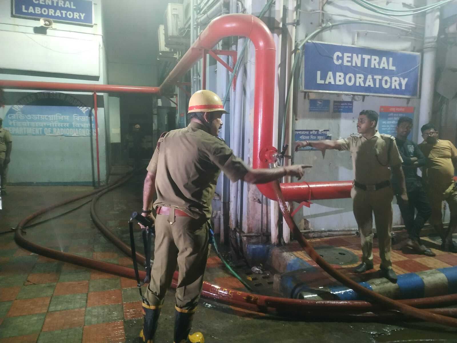 कोलकाता के SSKM अस्पताल के सिटी स्कैन बिल्डिंग में लगी आग, देखें तस्वीरें