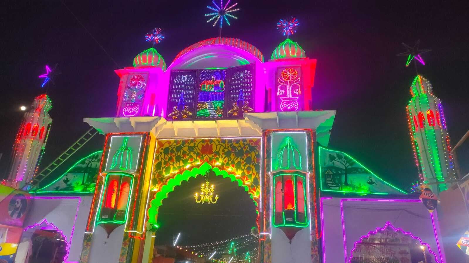 Aligarh News: नाइट कर्फ्यू लगने से नुमाइश के दुकानदार परेशान, देर रात तक के कार्यक्रमों पर भी रोक