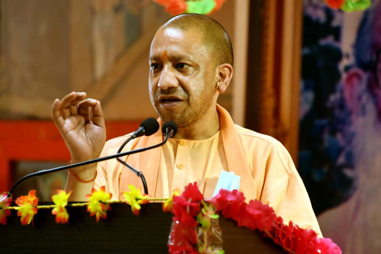 Gorakhpur News: PM नरेंद्र मोदी के आने से पहले व्यवस्थाओं का जायजा ले रहे CM योगी, विपक्षी दलों पर दिखे हमलावर