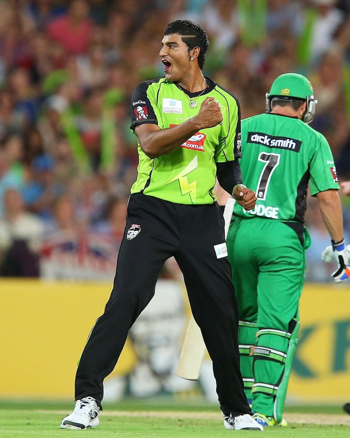 Big Bash Leauge: पिज्जा बॉय ने क्रिकेट में कदम रखते ही मचा दिया तहलका, एक-दो नहीं, तीसरी बार लिया हैट्रिक Big Bash Leauge: पिज्जा बॉय ने क्रिकेट में कदम रखते ही मचा दिया तहलका, एक-दो नहीं, तीसरी बार लिया हैट्रिक