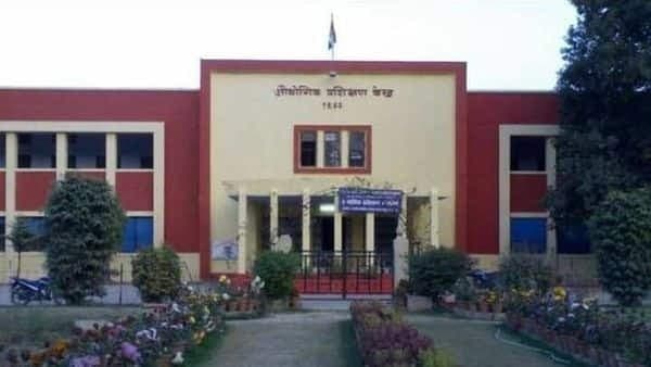 सरकार के प्लेसमेंट लिंक्ड स्किल ट्रेनिंग कार्यक्रम में करायें रजिस्ट्रेशन, पायें 2.20 लाख रुपये की नौकरी सरकार के प्लेसमेंट लिंक्ड स्किल ट्रेनिंग कार्यक्रम में करायें रजिस्ट्रेशन, पायें 2.20 लाख रुपये की नौकरी