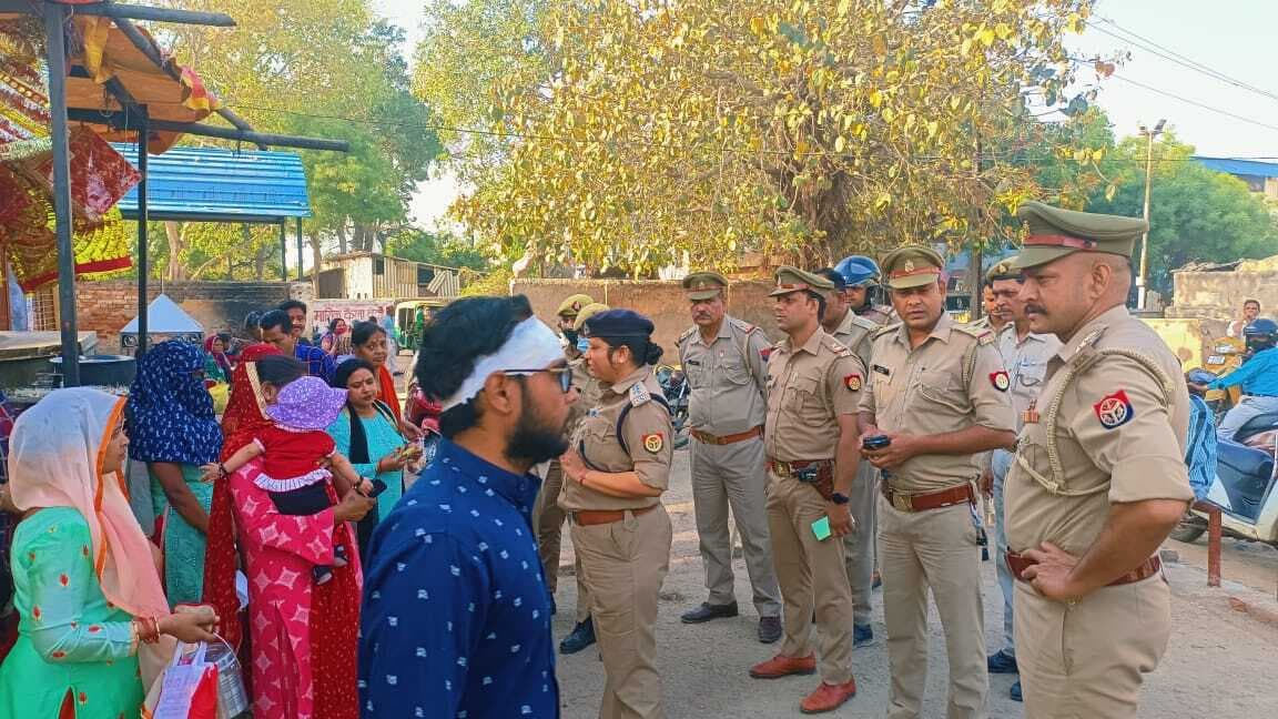 Agra News: चैत्र नवरात्र पर फिर सक्रिय हुआ एंटी रोमियो स्क्वॉड, पुलिस अधिकारियों ने भी लगायी गश्त