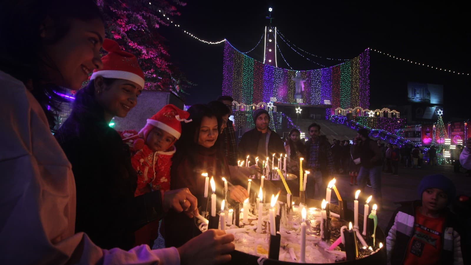 प्रेम के संदेश के साथ प्रभु यीशु का जन्मोत्सव आज, देशभर के गिरजाघरों में लोगों ने की प्रार्थना और मिस्सा पूजा