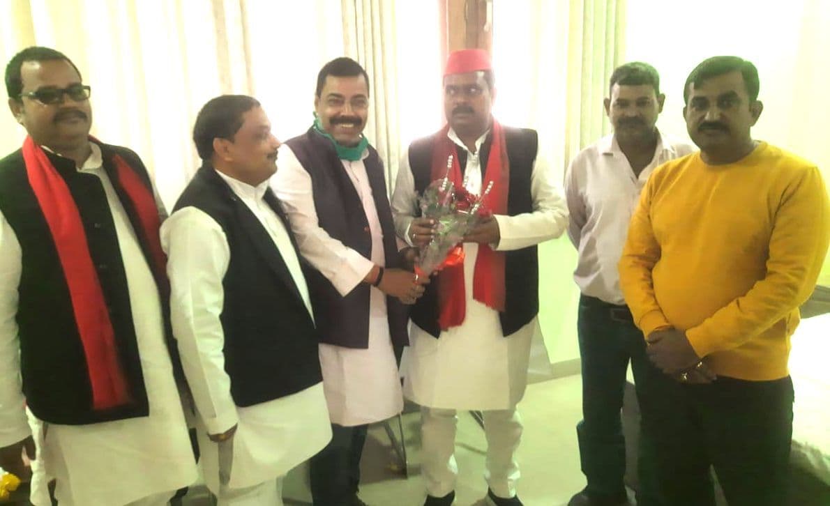 कृषि कानूनों को वापस लेने पर समाजवादी पार्टी का सवाल- क्या 700 किसानों को मिलेगा शहीद का दर्जा?