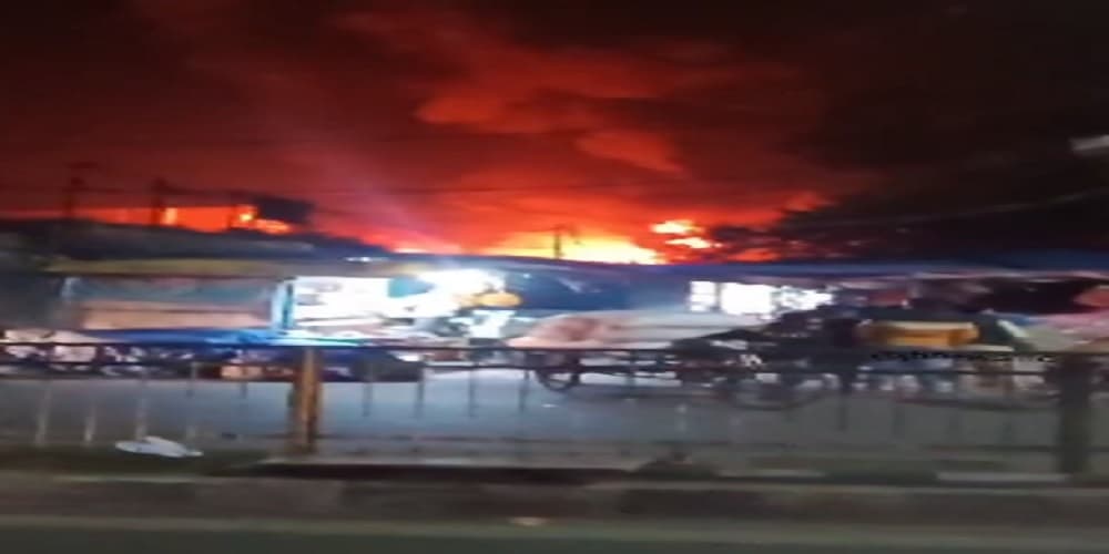 रांची के डेली मार्केट फल मंडी में लगी आग, 70 से 80 दुकानें स्वाहा
