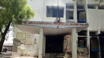 Agra News: इलाज के अभाव में PWD कर्मचारी की मौत, 5 महीने से नहीं मिला वेतन, जानें पूरा मामला