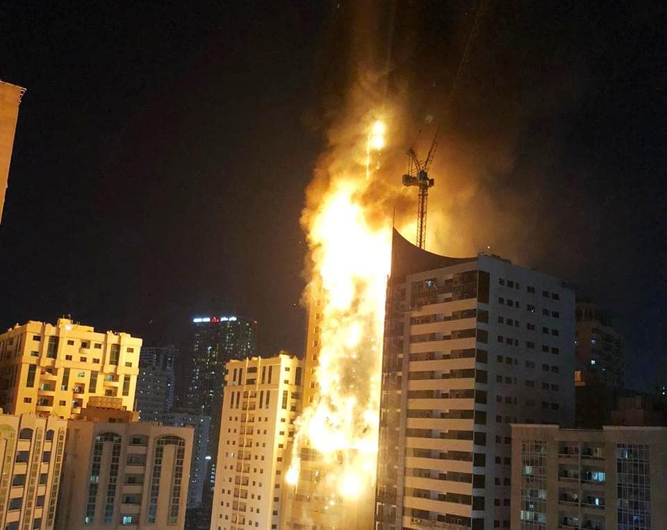 47 मंजिल बिल्डिंग में भीषण आग, हर फ्लोर जल रहा था, देखिए खौफनाक मंजर का वीडियो