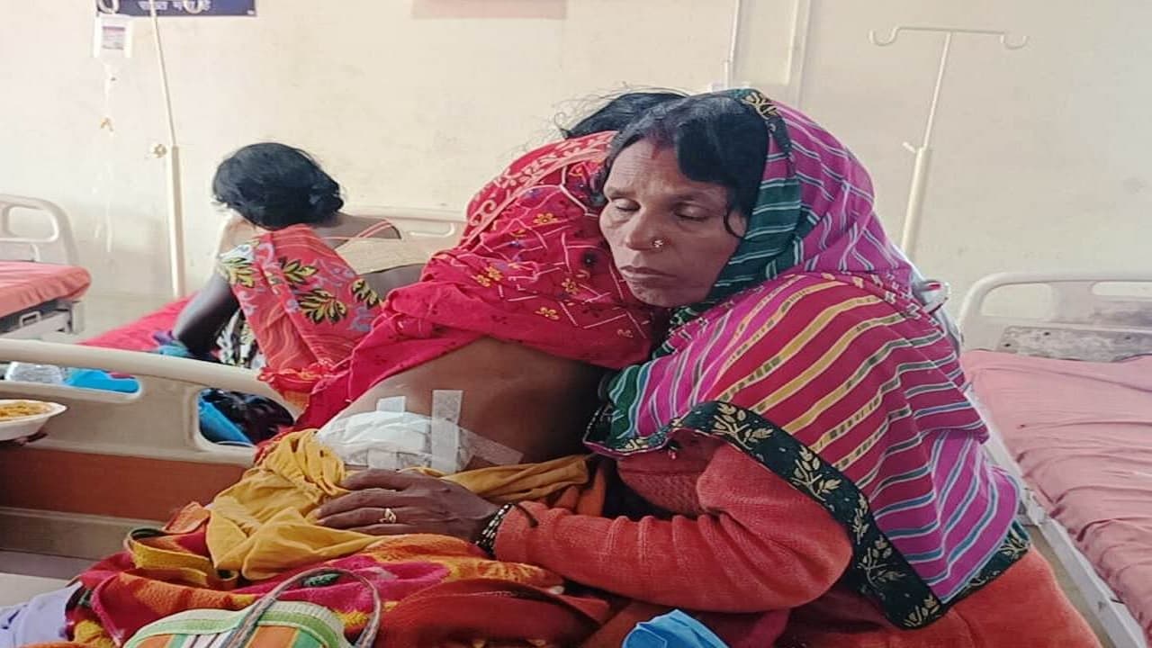 बिहार: कर्ज लेकर पत्नी के सीने में फंसी गोली निकलवाने भटक रहा पति, 5 जिलों के अस्पताल का काट चुका है चक्कर