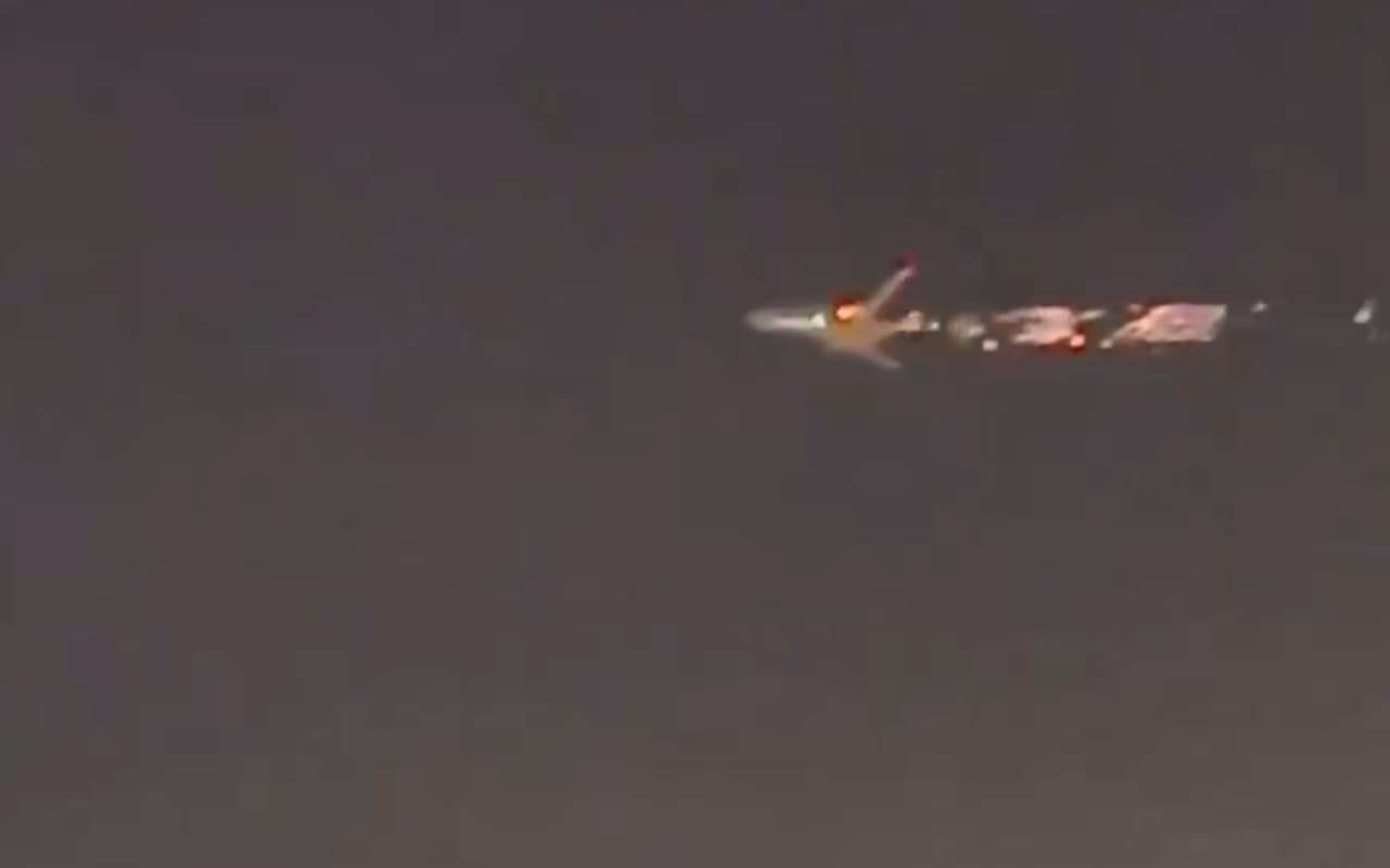 VIDEO: हवा में ही जलने लगा विमान, पायलट को करनी पड़ी इमरजेंसी लैंडिंग, जानें कैसे हुआ हादसा