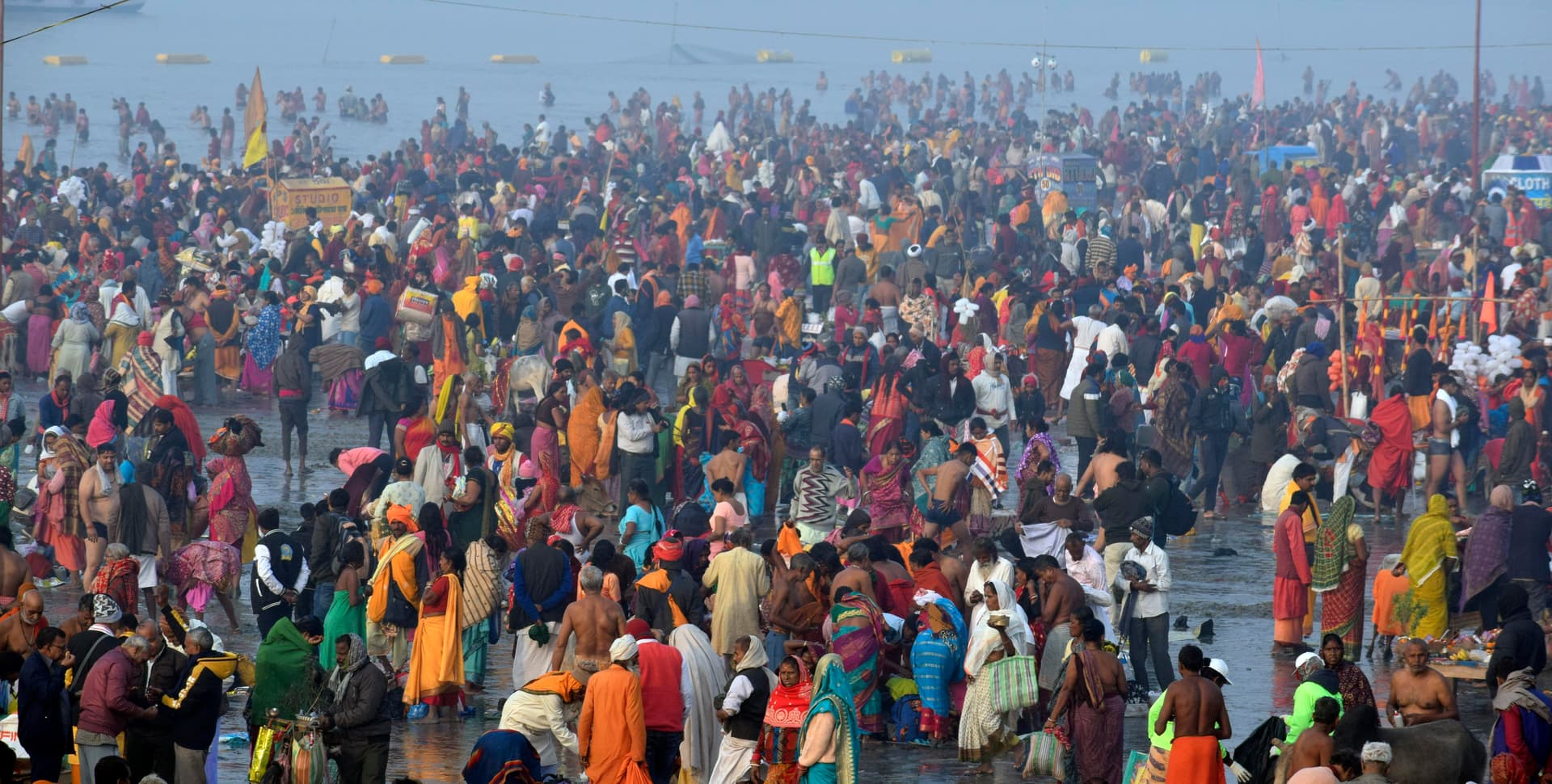 Makar Sankranti: गंगासागर में जनसैलाब, 65 लाख श्रद्धालुओं ने किया पुण्य स्नान