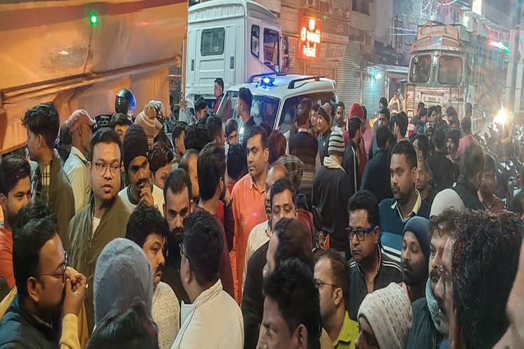 गढ़वा में रूप अलंकार ज्वेलरी दुकान में नकद सहित सवा करोड़ के गहनों की लूट, लुटेरों ने ऐसे दिया घटना को अंजाम