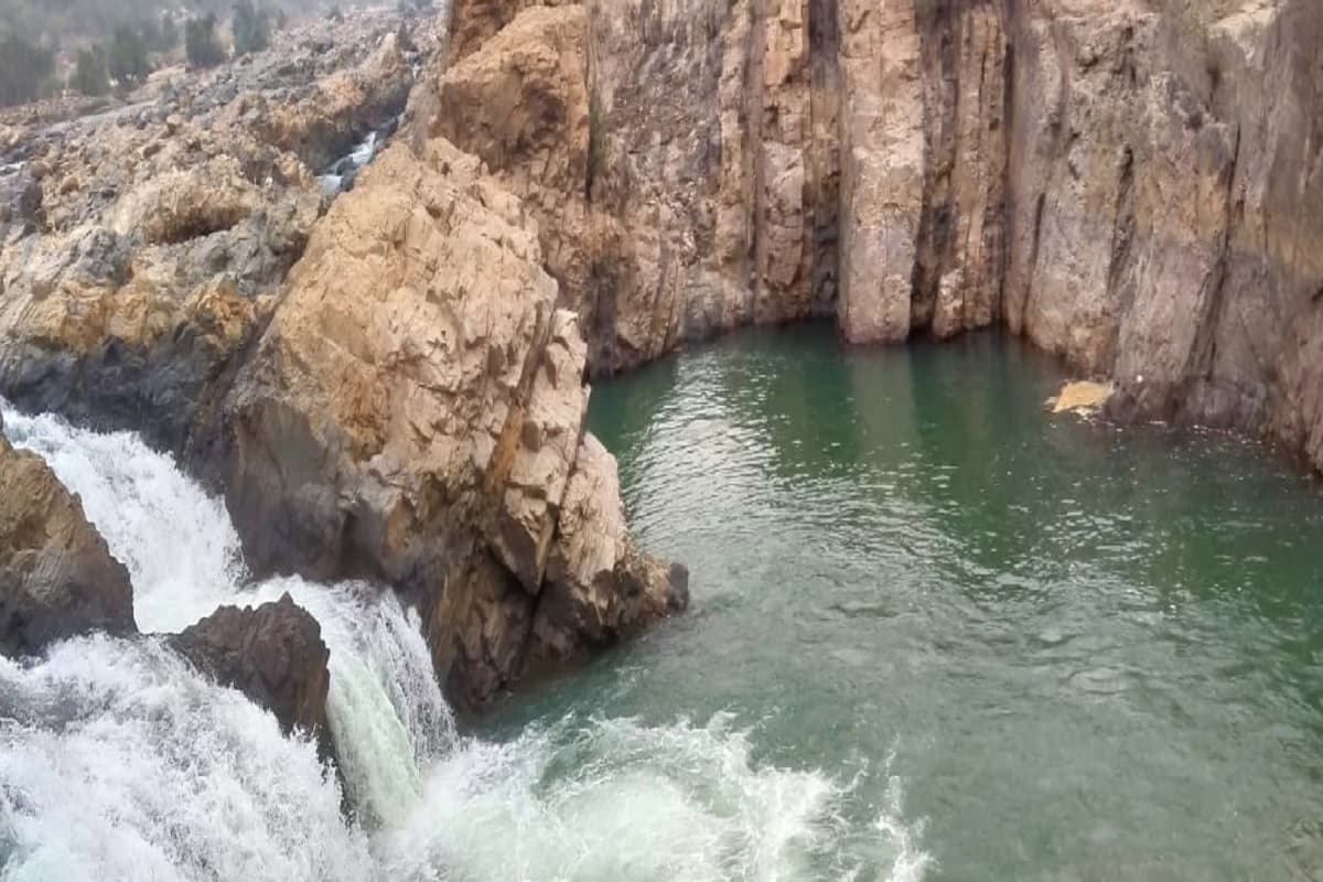 पर्यटकों के मन को मोह लेता है सुखलदरी जलप्रपात, यहां पहुंचने का ये है रास्ता