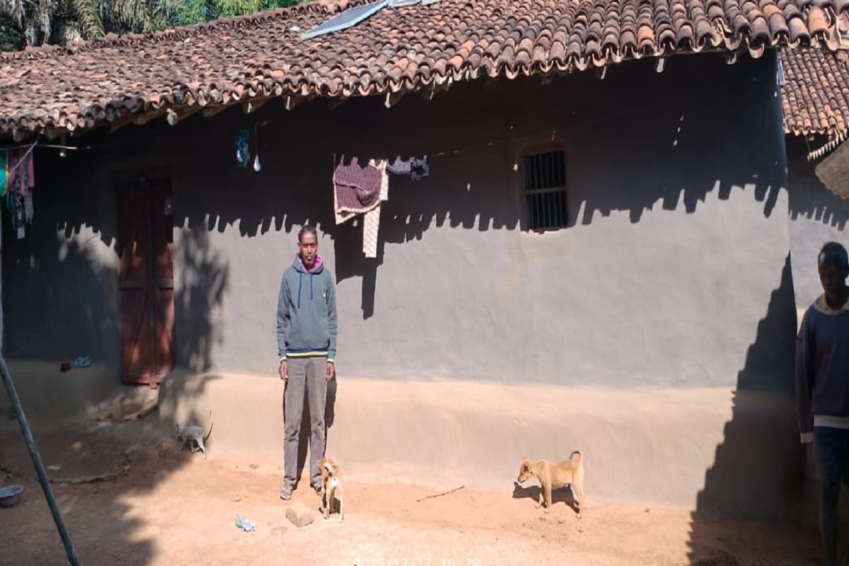 विकास को तरस रहा है गुमला के शहीद ऑस्कर टोप्पो का गांव पकरीटोली