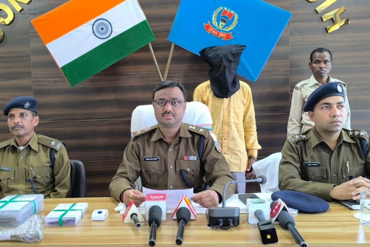 Crime News: झारखंड में मंजय शर्मा हत्याकांड का खुलासा, दंपती अरेस्ट, छेड़खानी से तंग आकर रची थी हत्या की साजिश