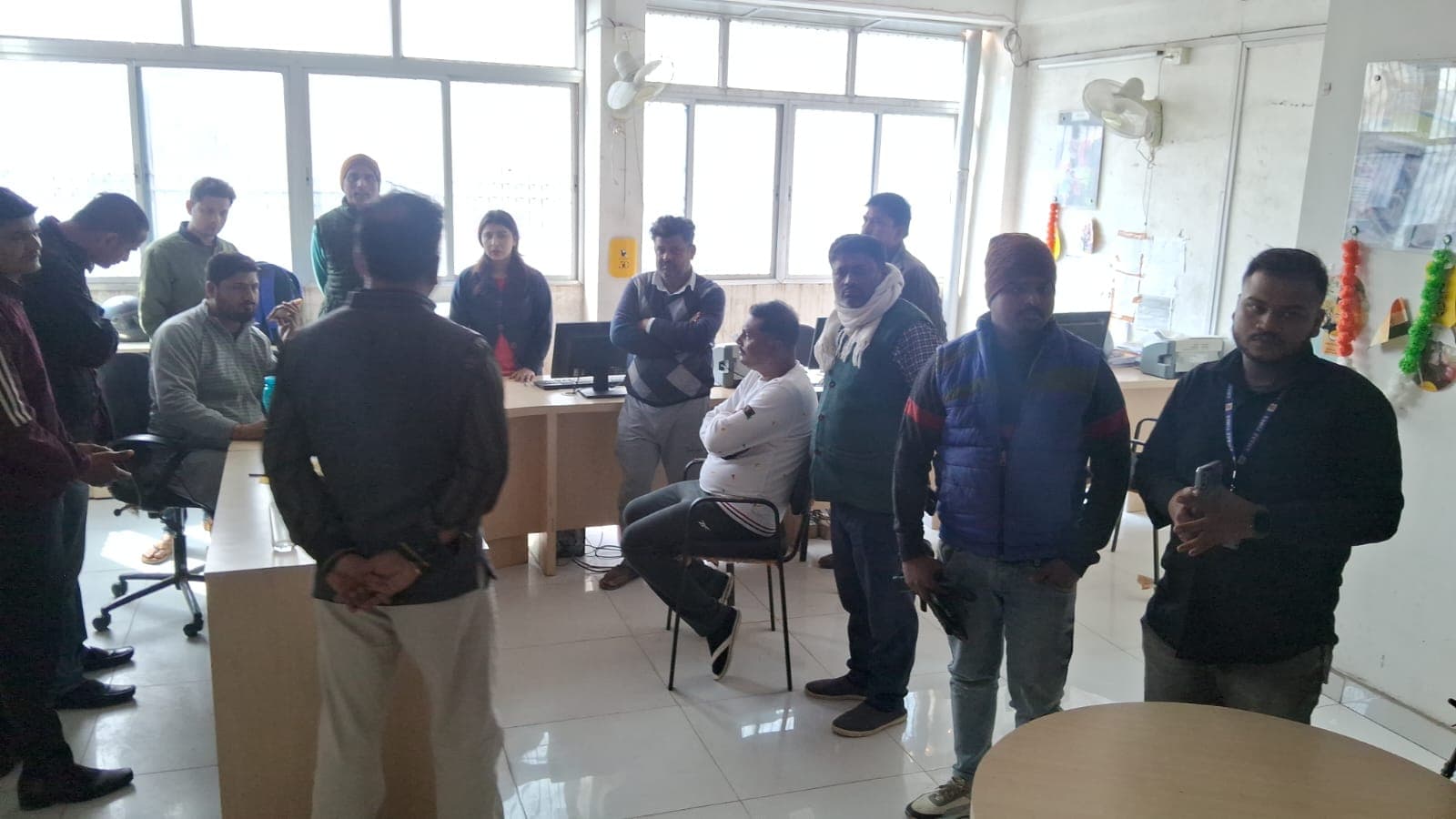 बिहार: गोपालगंज में श्रीराम फाइनेंस कंपनी और ओरिएंटल इंश्योरेंस बैंक में लूट, विरोध कर रहे कर्मी को मारी गोली