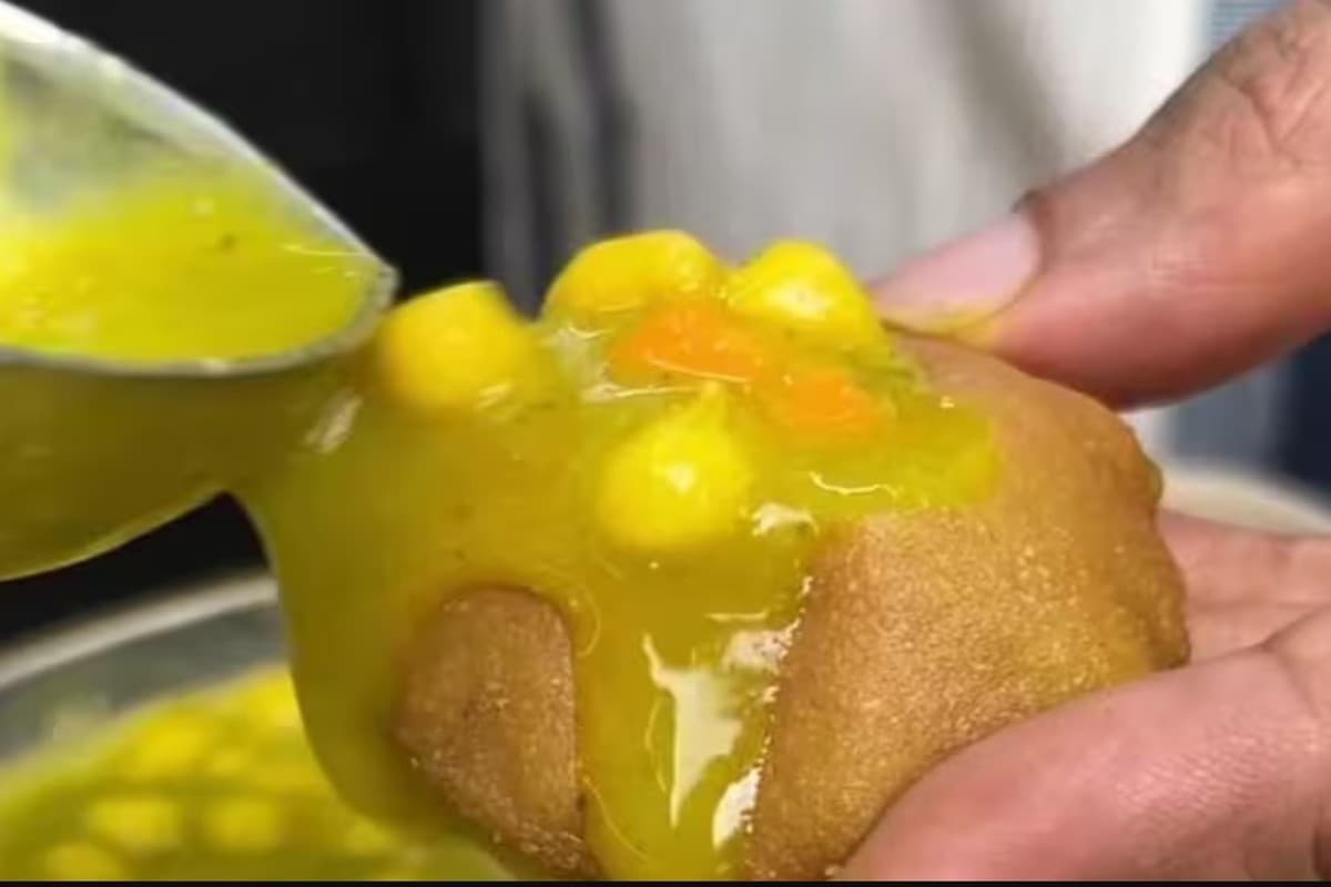 PHOTOS: यूपी में यहां मिलता है 10 रुपये में 8 गोलगप्पे, तस्वीर देख आपके भी मुंह में आ जाएगा पानी