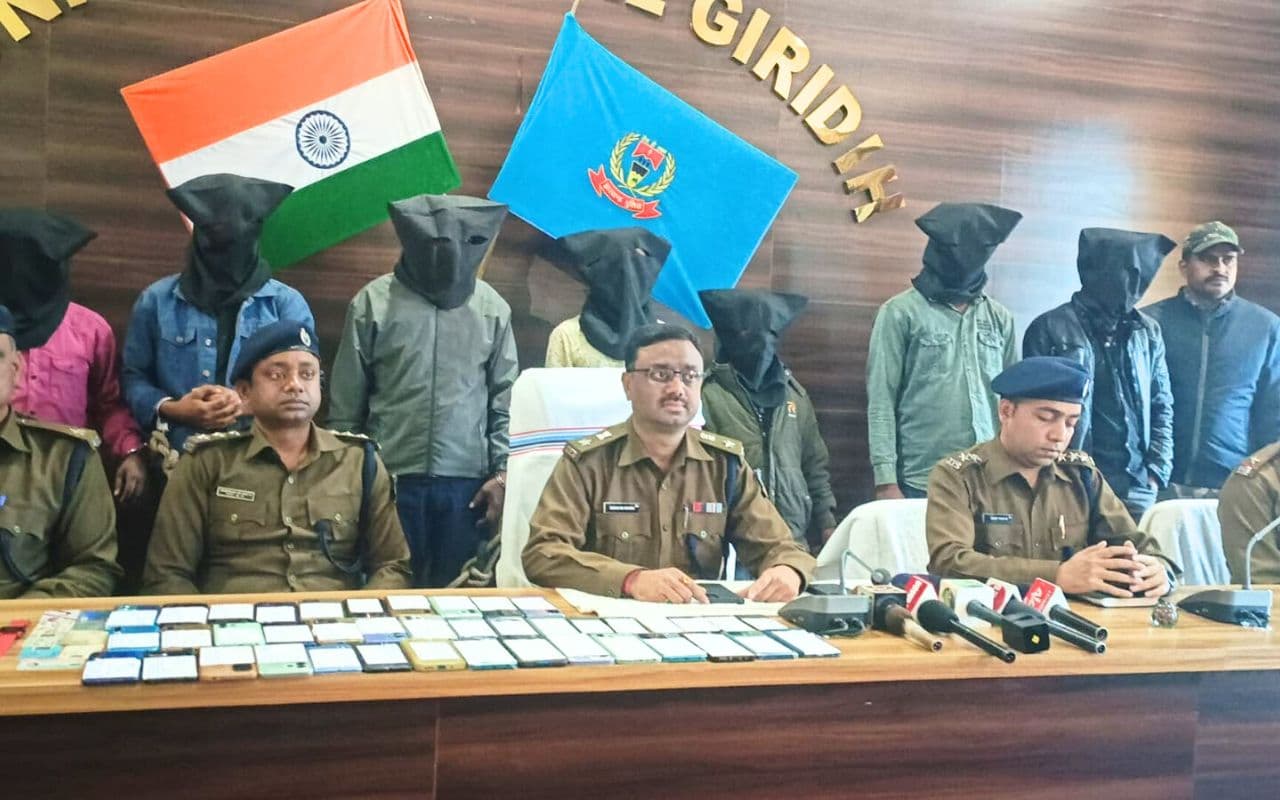 Google सर्च इंजन पर फर्जी कूरियर का नंबर डाल लोगों को चूना लगाने वाले 7 साइबर अपराधी गिरफ्तार