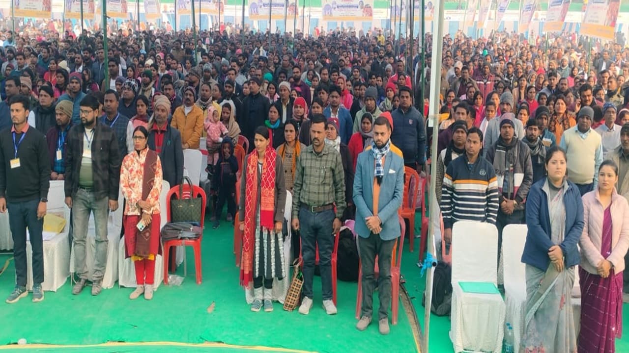 बिहार शिक्षक भर्ती: गोपालगंज में 16 काउंटर पर ज्वाइनिंग लेटर, नौकरी मिलने से टीचर उत्साहित