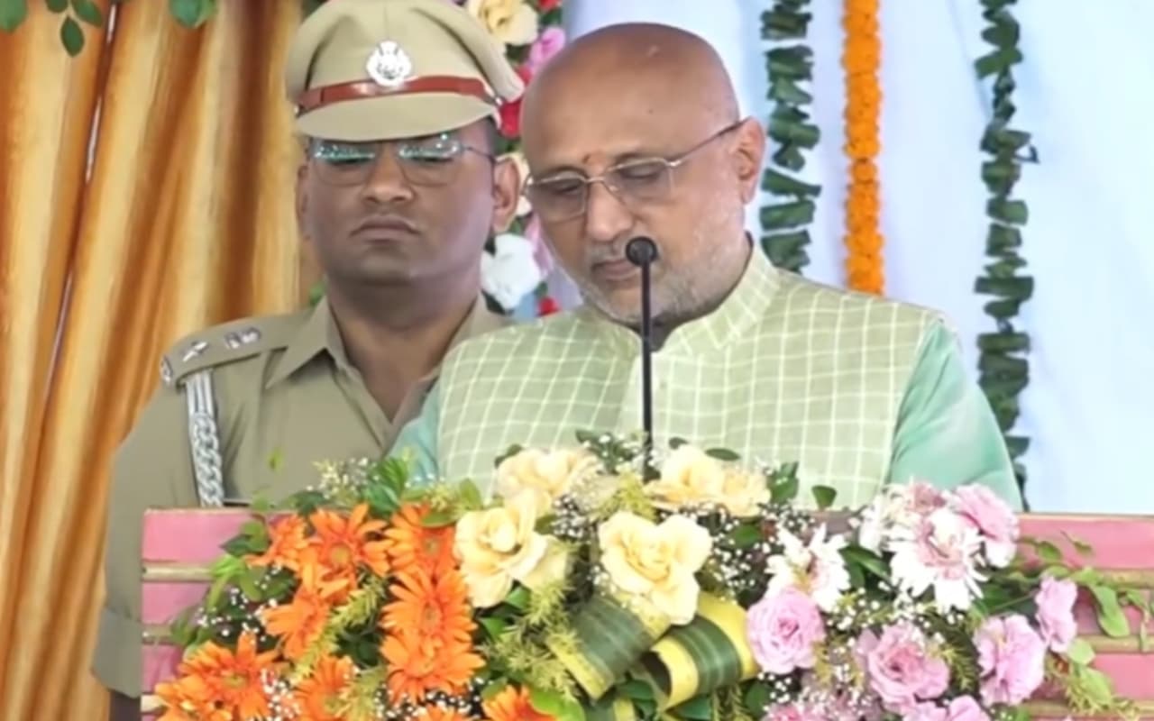 झारखंड: CRPF आईजी व जवानों के खिलाफ दर्ज FIR पर क्या बोले राज्यपाल सीपी राधाकृष्णन? भ्रष्टाचार को बताया कैंसर