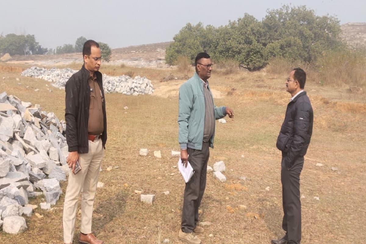 गुमला में DMO ने अवैध पत्थर उत्खनन पर लगाया रोक, थाने में प्राथमिकी दर्ज