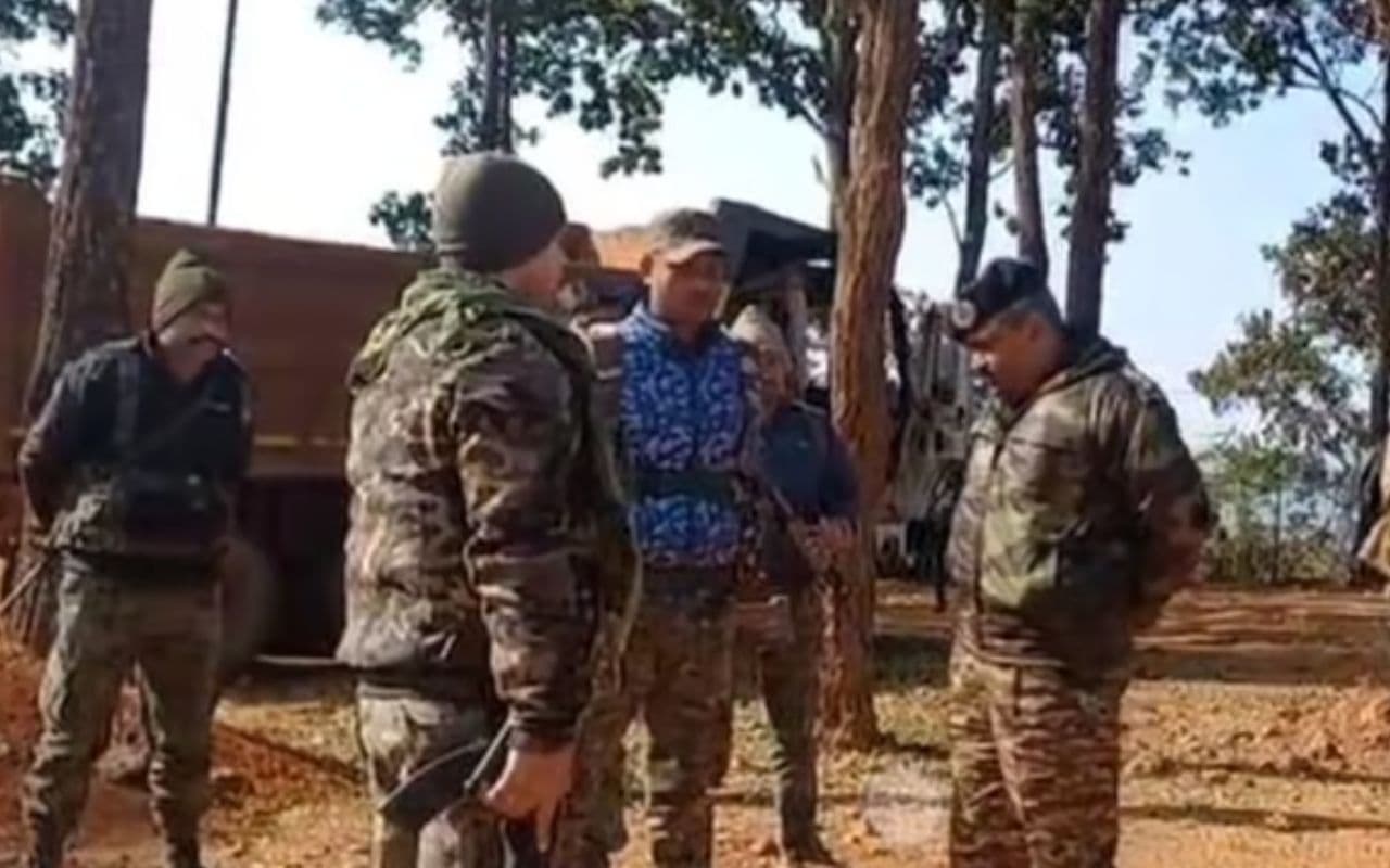 गुमला : सेरेंगदाग सतकोनवा में नक्सली हमले के बाद एसपी की अगुवाई में एरिया डॉमिनेशन तथा सर्च ऑपरेशन जारी