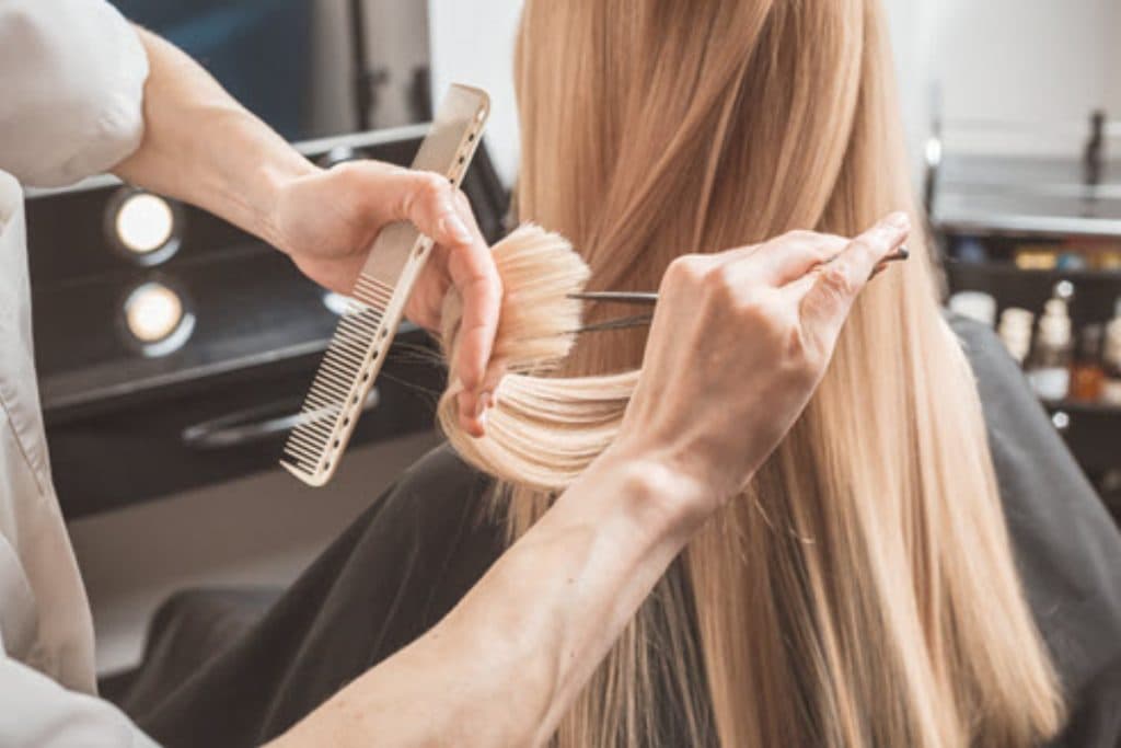 Hair Growth Tips in Hindi | 8 Common Hair Care Mistakes: अभी सुधार लें ये आदतें वरना झड़ते रहेंगे बाल