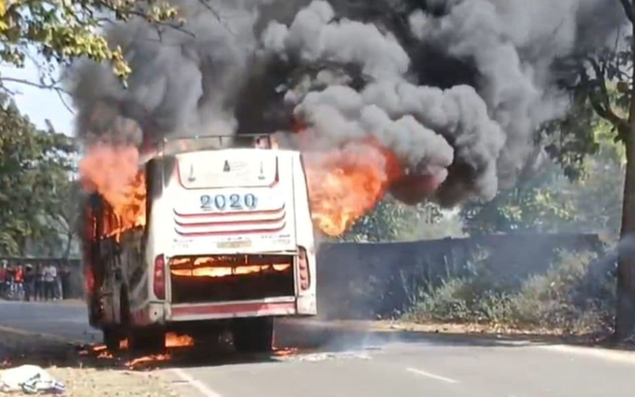 झारखंड में ड्राइवर की सूझबूझ से बची दर्जनों यात्रियों की जान