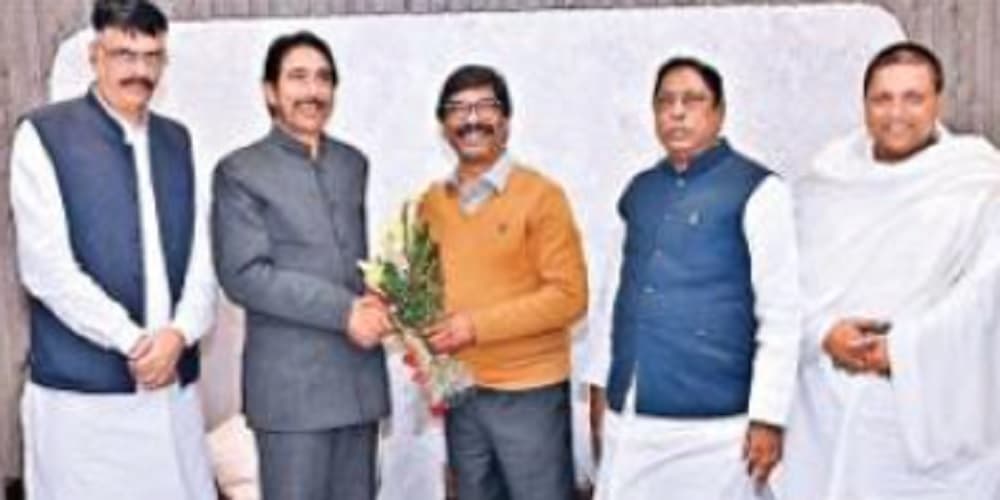 सीएम हेमंत सोरेन से मिले कांग्रेस प्रभारी गुलाम अहमद मीर, राहुल की यात्रा पर हुई चर्चा