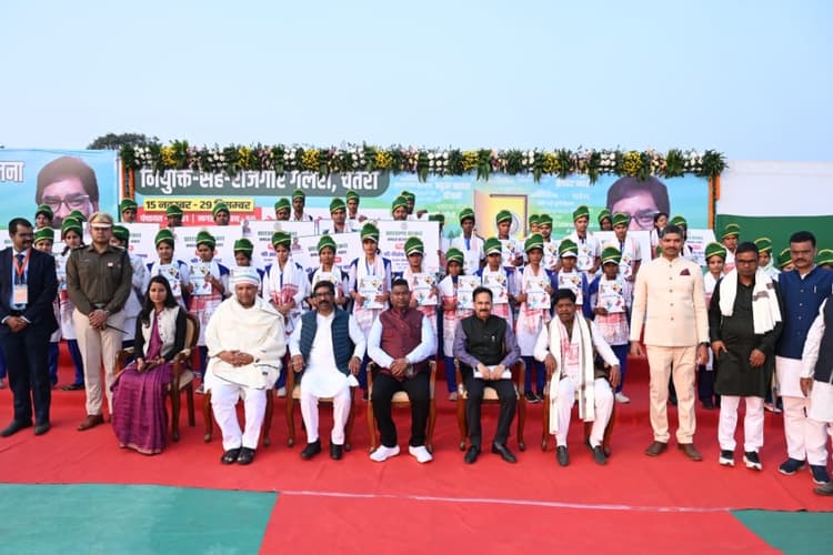 झारखंड: सीएम हेमंत सोरेन चतरा में बोले, दिल्ली व रांची के एसी रूम से नहीं, अब गांव से चलेगी आपकी सरकार