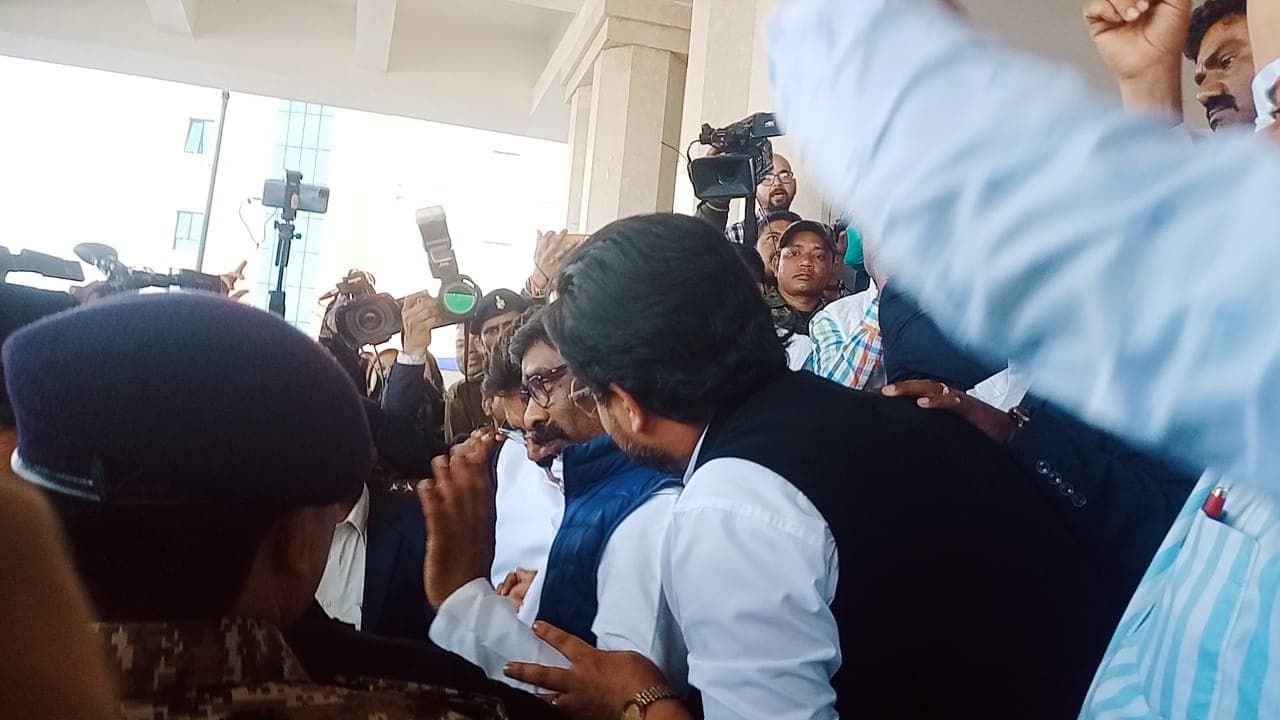 चंपाई सोरेन के फ्लोर टेस्ट में शामिल हुए झारखंड के पूर्व सीएम,  लगे हेमंत सोरेन जिंदाबाद के नारे