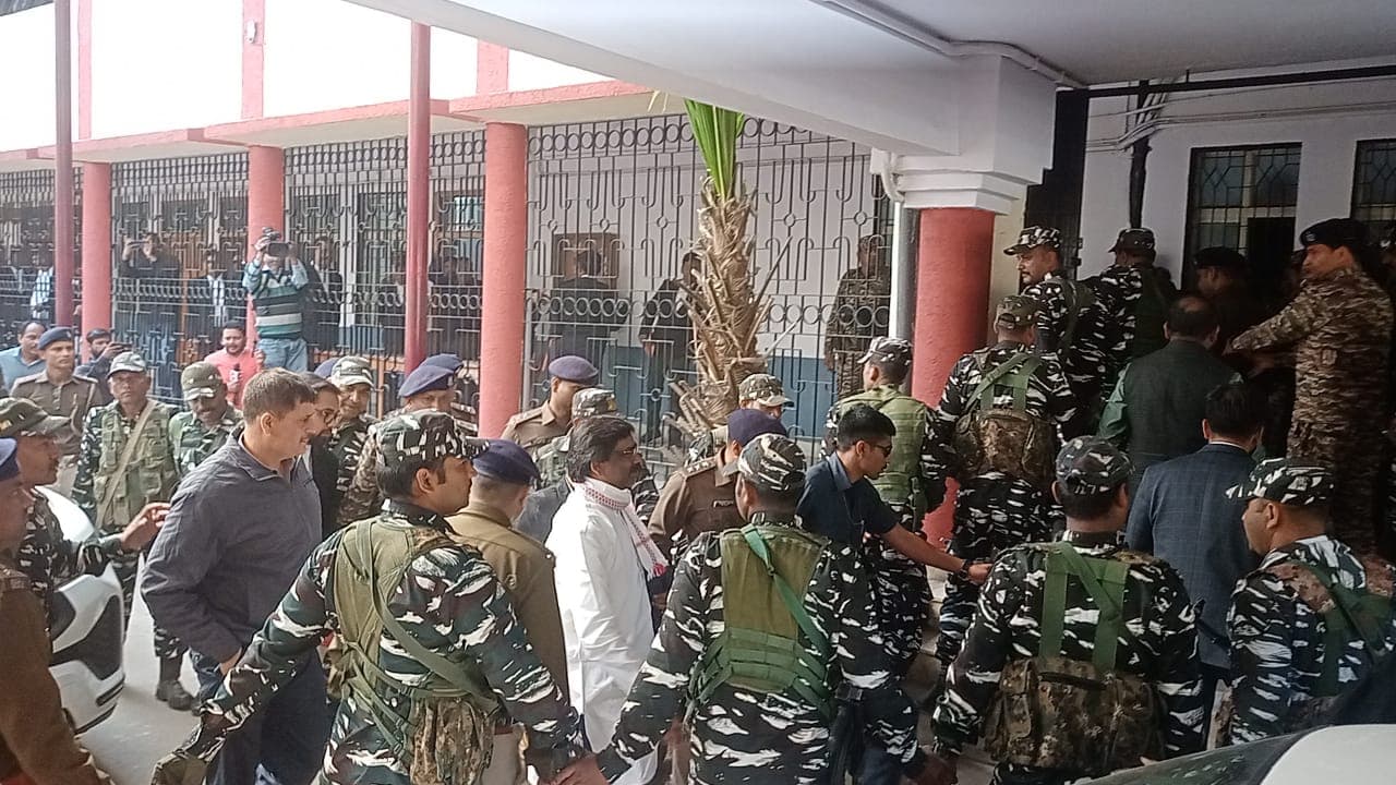 हेमंत सोरेन को फिर 5 दिन की ईडी रिमांड पर भेजा, हेमंत सोरेन जिंदाबाद से गूंजा कोर्ट परिसर